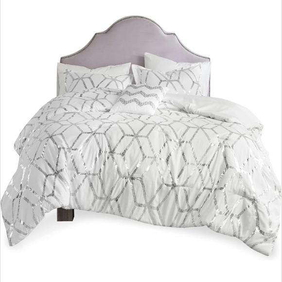 FULL/QUEEN 4pc. Metallic Vivian Comforter Set by Comfort Spaces White Silver - Picture 9 of 9